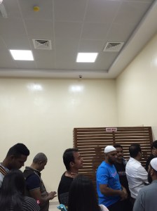 151228 The queue for food next to the hand wash