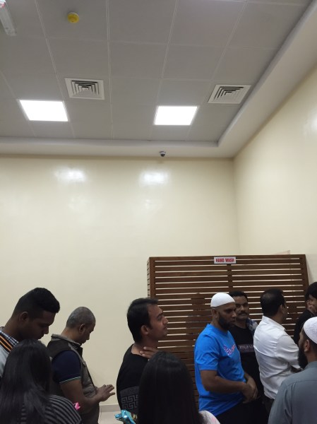 151228 The queue for food next to the hand wash